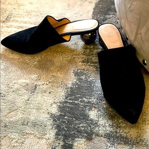 Pour La Victore kitten heel marble design